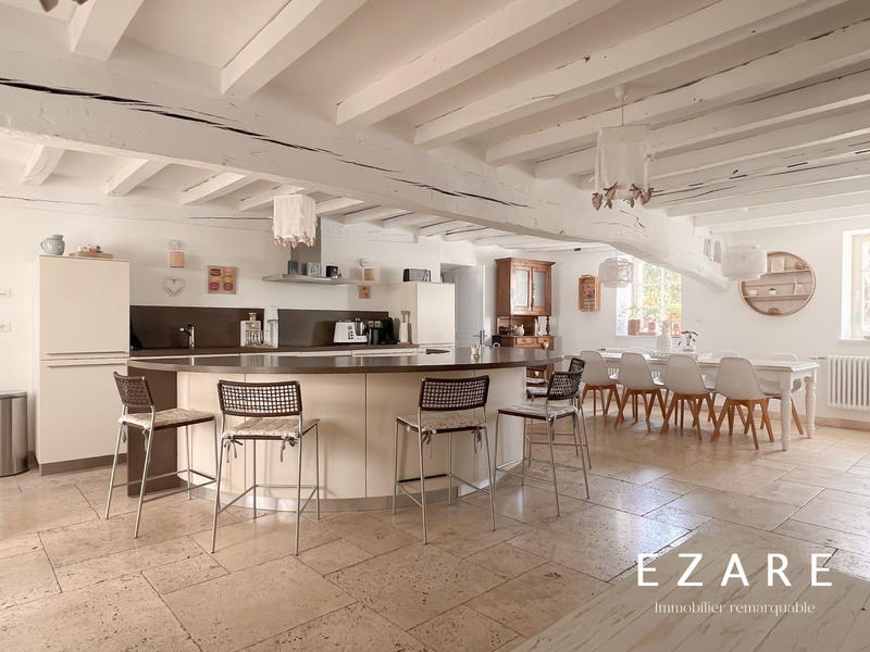 Maison - 360 m² - 8 pièces