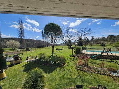 Maison traditionnelle - 139 m² - 6 pièces