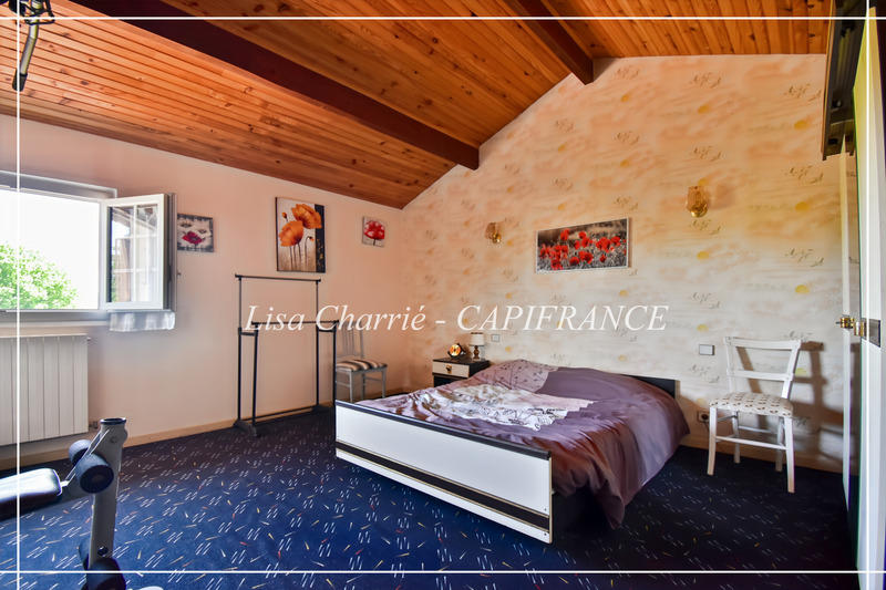 Propriété - 244 m² - 8 pièces