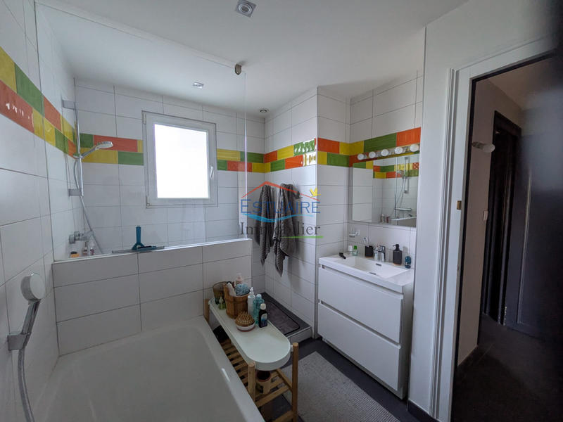 Maison traditionnelle - 141 m² - 6 pièces