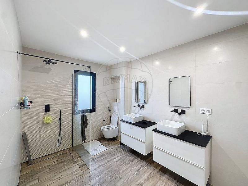 Maison - 228 m² - 5 pièces