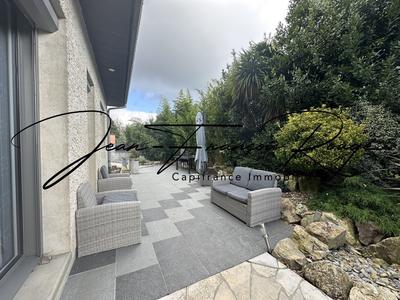 Maison - 210 m² - 9 pièces