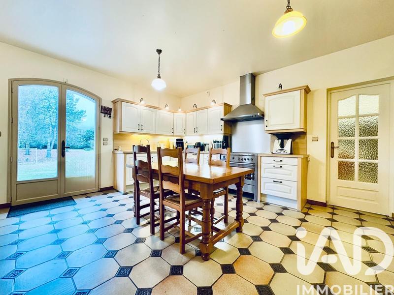 Maison - 410 m² - 12 pièces