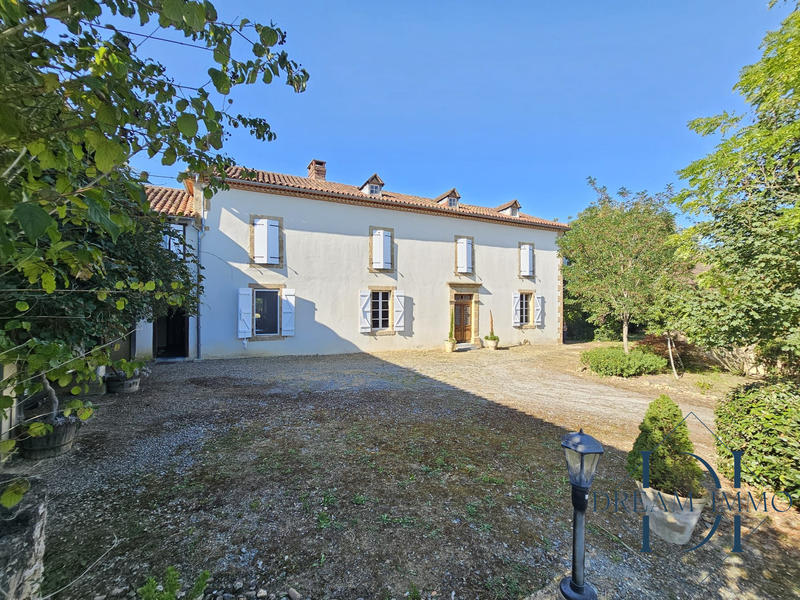 Maison - 380 m² - 9 pièces