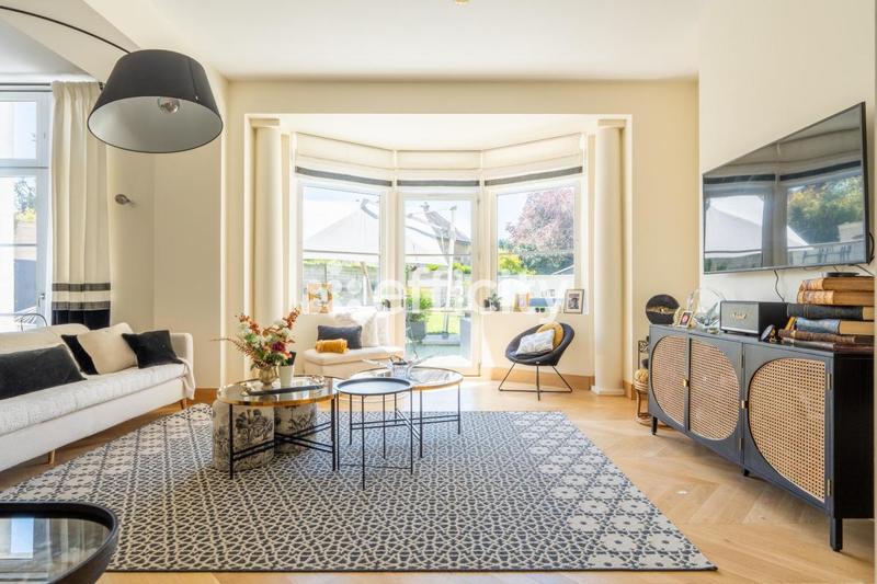 Maison - 330 m² - 9 pièces