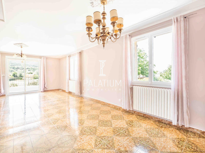 Maison - 236 m² - 7 pièces