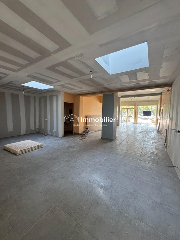 Local commercial - 116 m² - 3 pièces