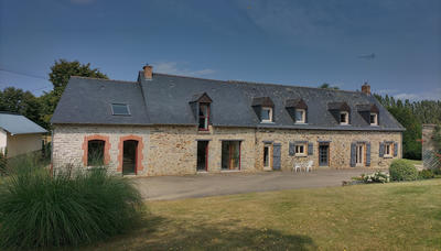 Maison - 300 m² - 12 pièces