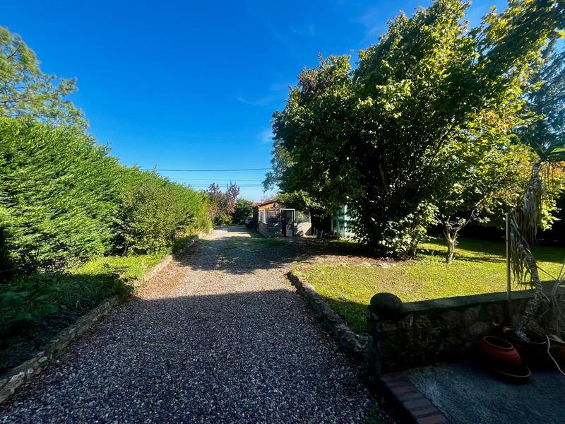 Maison - 1 m² - 6 pièces