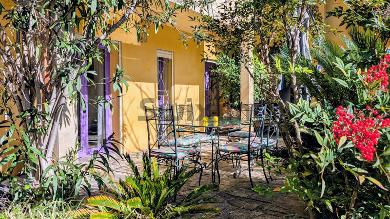 Propriété - 295 m² - 8 pièces