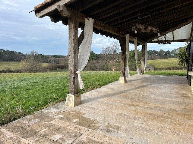 Maison traditionnelle - 330 m² - 10 pièces