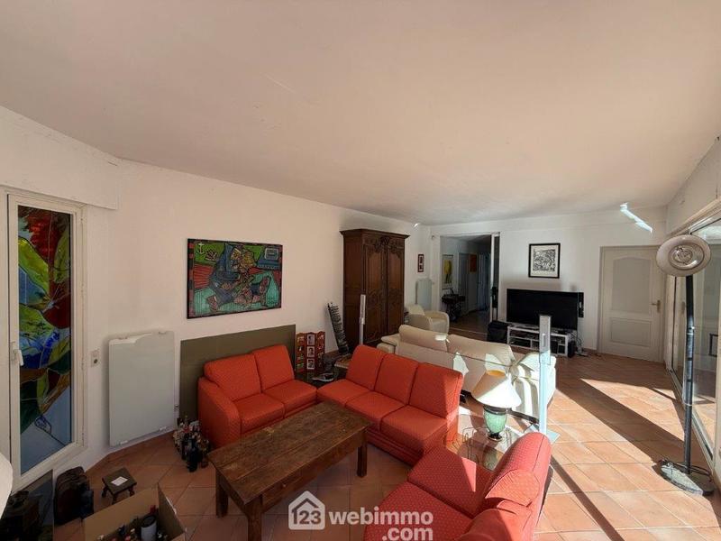 Villa - 220 m² - 10 pièces