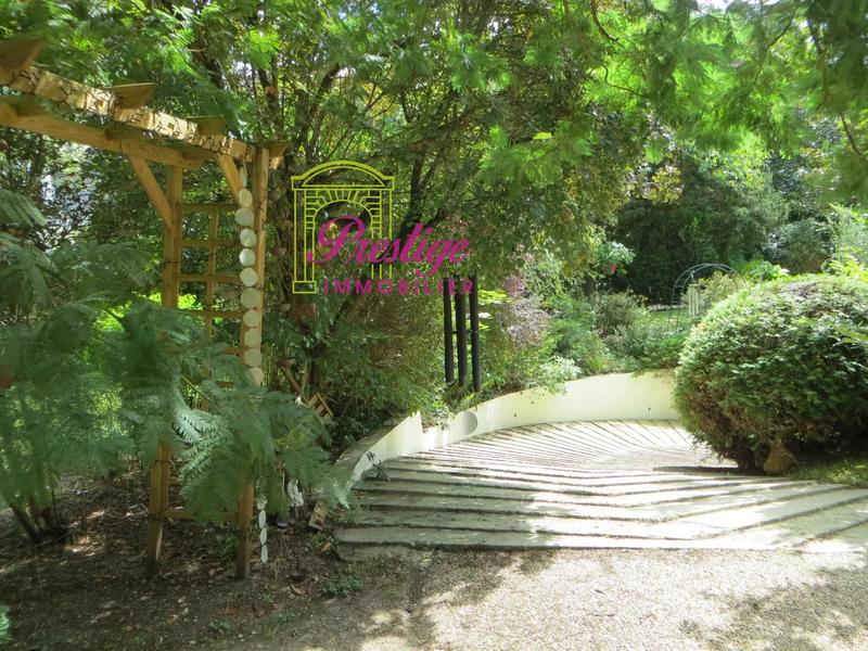 Propriété - 275 m² - 7 pièces