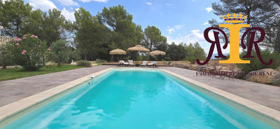 Maison - 334 m² - 10 pièces