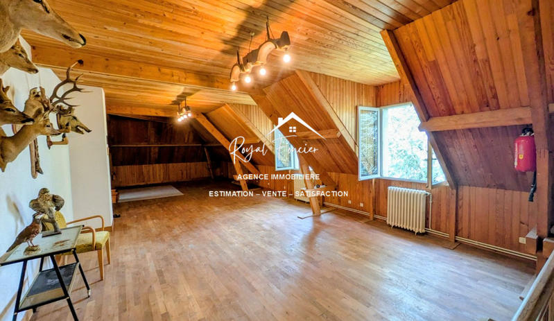 Maison - 317 m² - 10 pièces