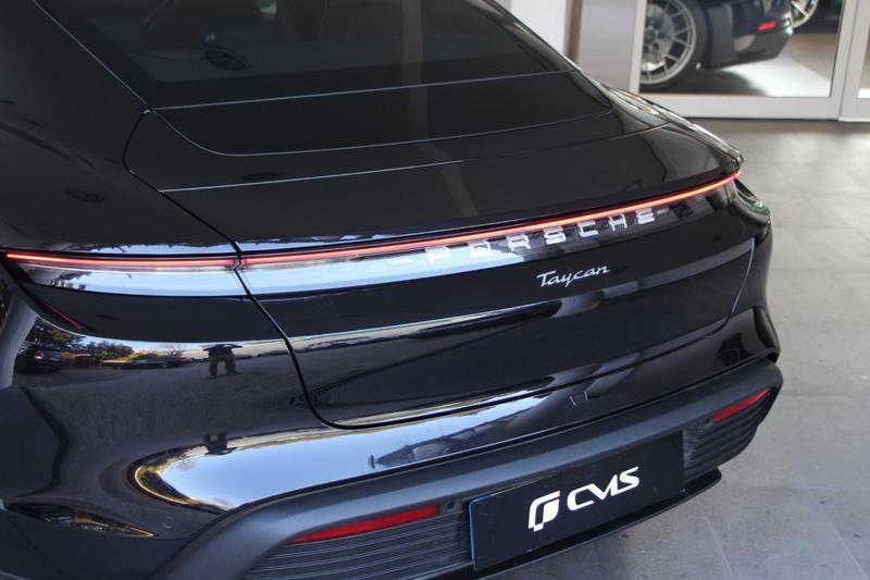 Porsche taycan 476 ch avec batterie performance plus