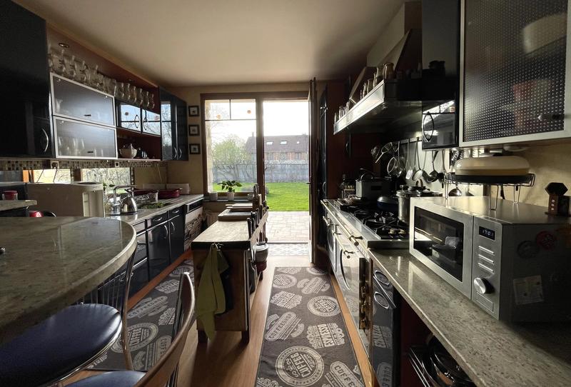 Maison - 285 m² - 9 pièces