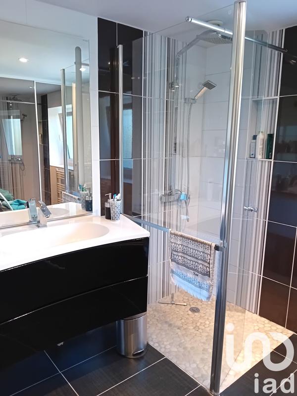 Maison - 205 m² - 9 pièces