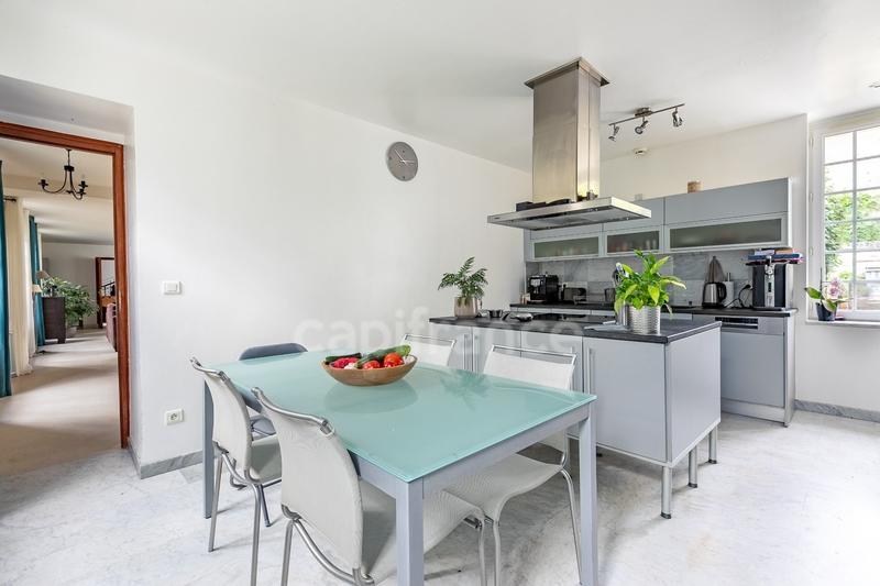 Maison - 250 m² - 7 pièces