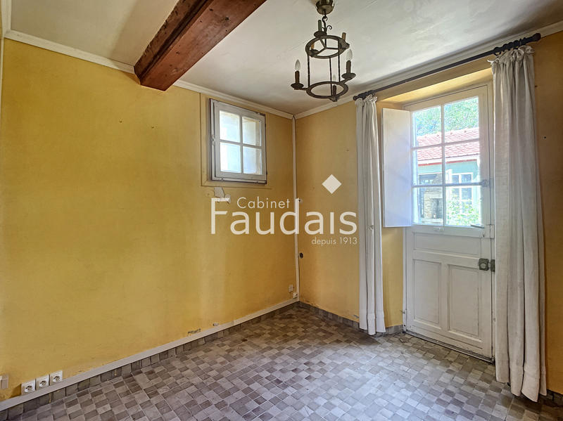 Maison - 200 m² - 11 pièces