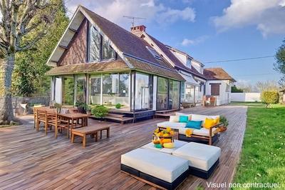 Maison - 216 m² - 8 pièces