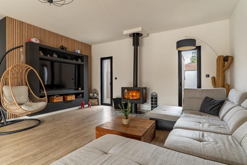 Maison - 210 m² - 6 pièces