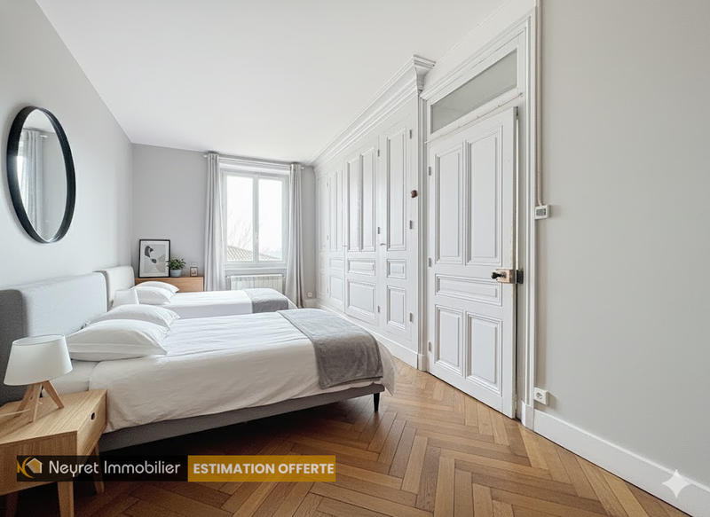 Propriété - 175 m² - 8 pièces