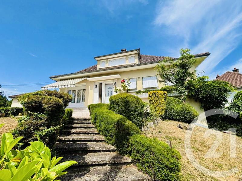 Maison - 196 m² - 9 pièces