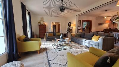 Maison - 230 m² - 8 pièces