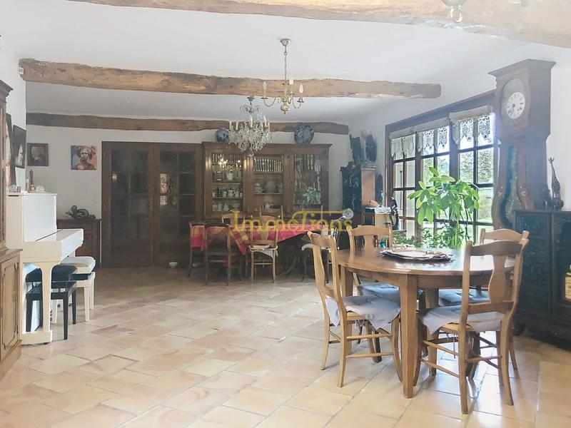 Maison - 354 m² - 12 pièces