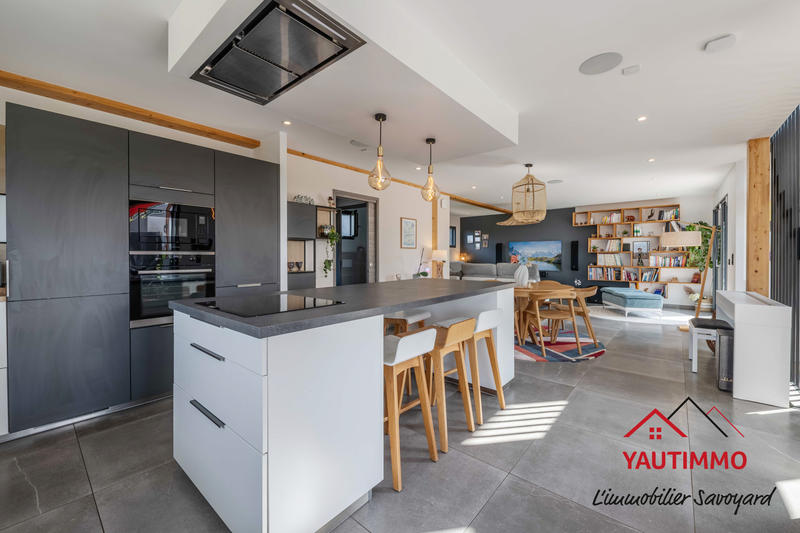 Maison - 190 m² - 6 pièces