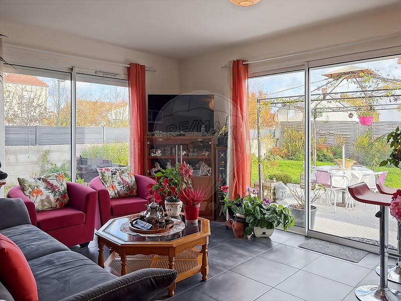 Maison - 90 m² - 5 pièces