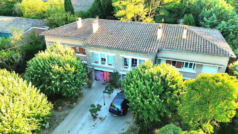 Maison - 335 m² - 15 pièces