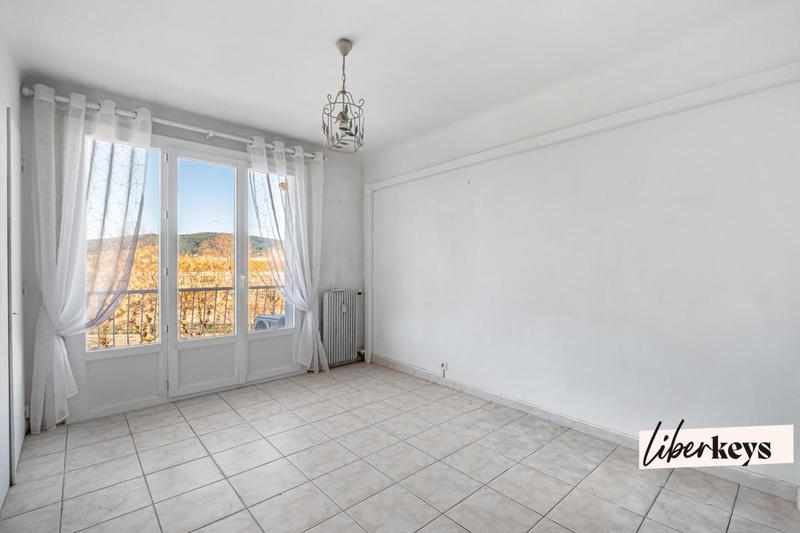 Appartement - 105 m² - 7 pièces