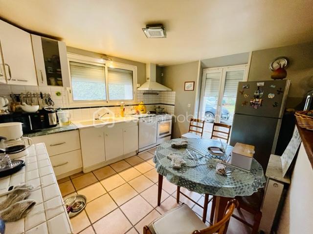 Immeuble - 2 120 m² - 65 pièces