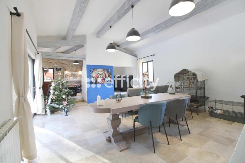 Maison - 238 m² - 8 pièces