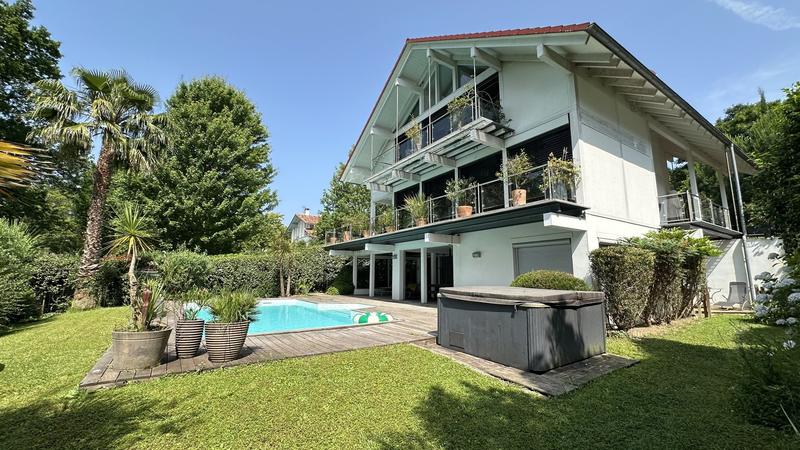 Maison d'architecte - 300 m² - 8 pièces