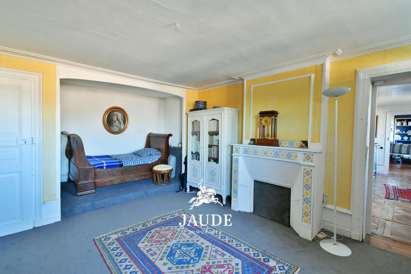 Appartement - 208 m² - 6 pièces