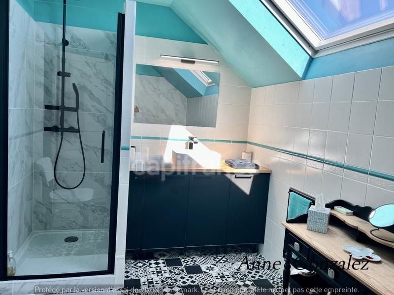 Maison - 221 m² - 7 pièces