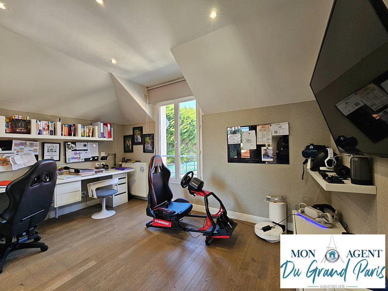 Maison - 220 m² - 8 pièces