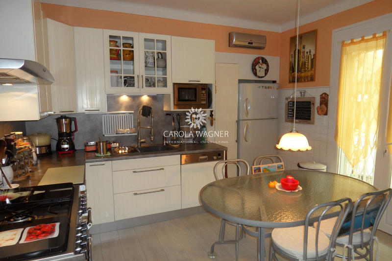 Villa - 246 m² - 8 pièces