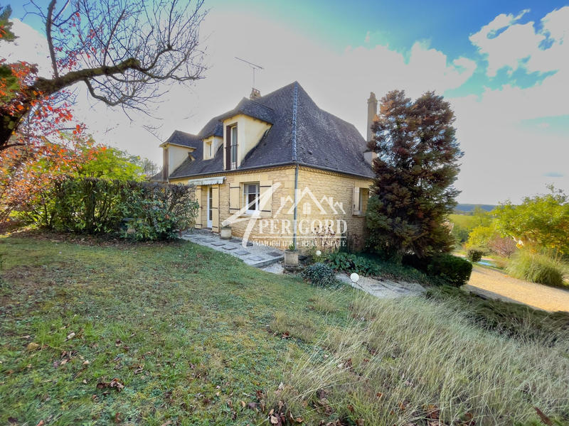 Maison traditionnelle - 190 m² - 9 pièces