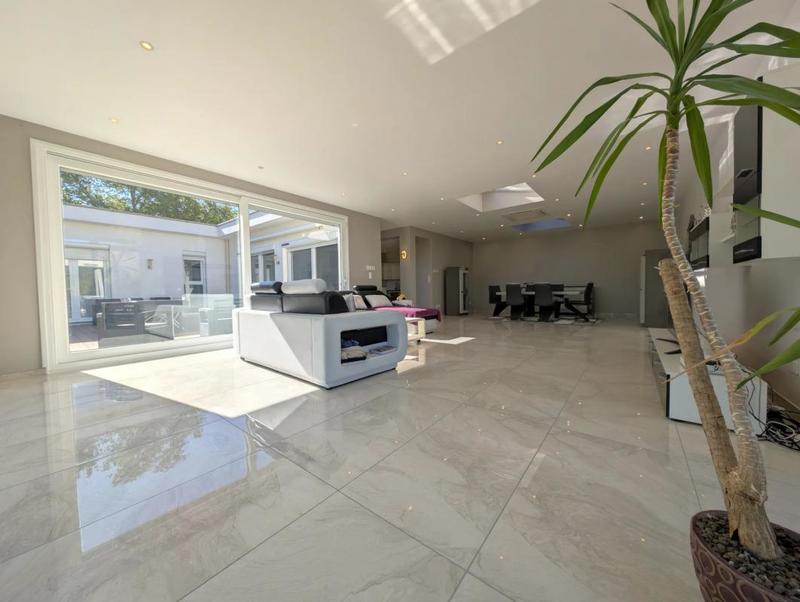 Maison - 196 m² - 6 pièces