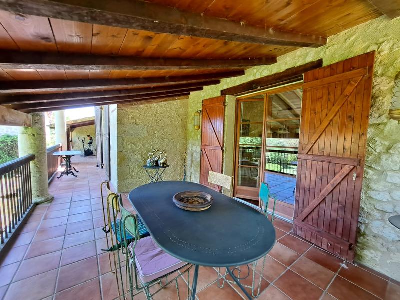 Maison - 283 m² - 10 pièces