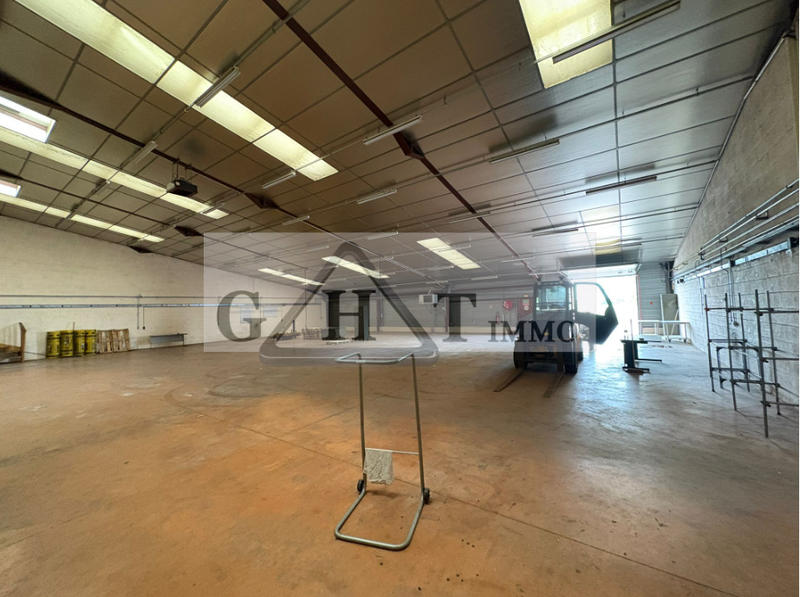 Entrepôt - 6 699 m²