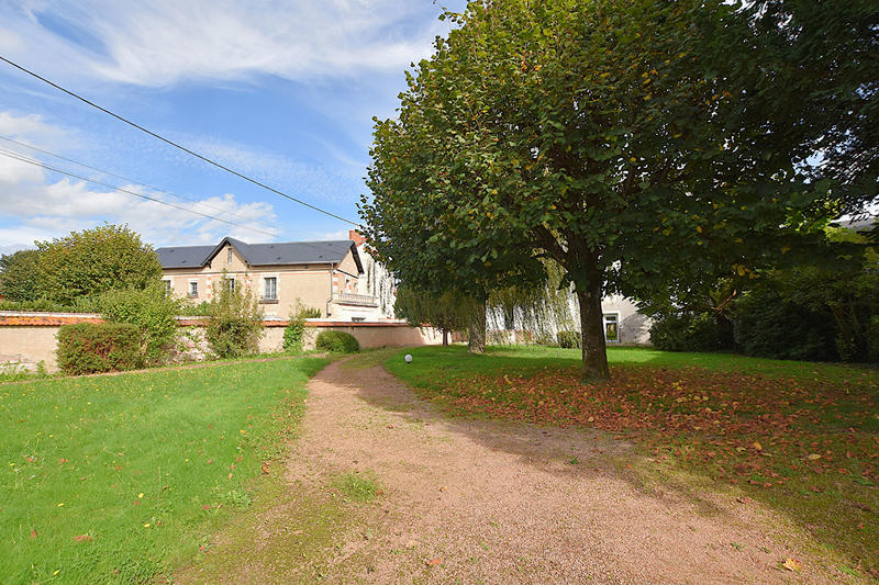 Maison - 220 m² - 11 pièces