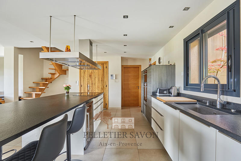 Maison - 200 m² - 6 pièces