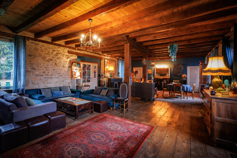 Propriété - 245 m² - 8 pièces