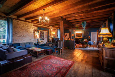 Propriété - 245 m² - 8 pièces