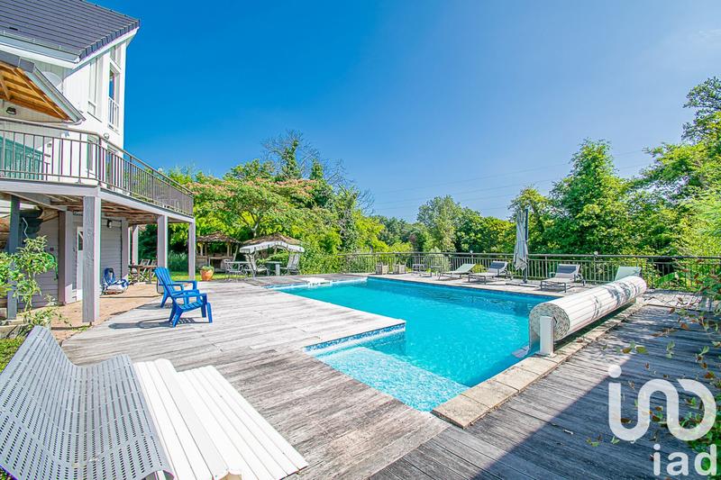 Maison - 233 m² - 10 pièces